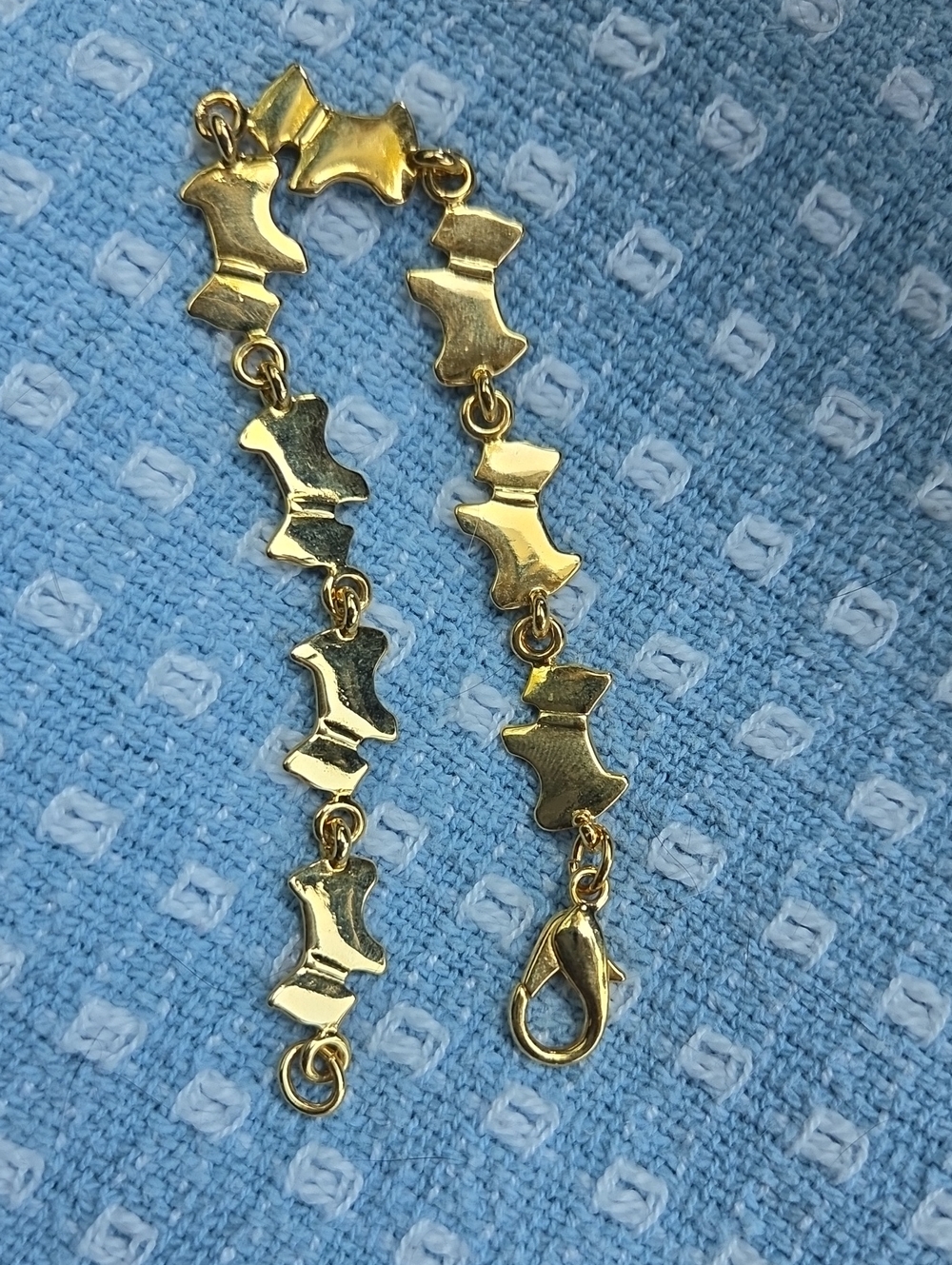Scottie Dog Silhouette Interlocking Gold Tone Bracelet.